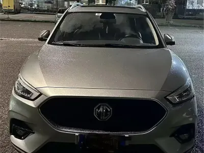 Usata MG ZS Luxury 111 CV (81 kW) 2023 Grigio SUV