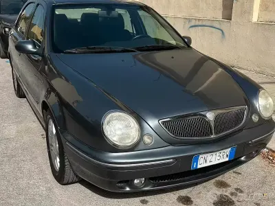 Usata Lancia Lybra 131 CV (96 kW) 2004 Grigio Berlina