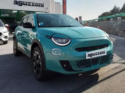 Usata Fiat 600 La Prima 136 CV (100 kW) 2025 Azzurro acqua SUV