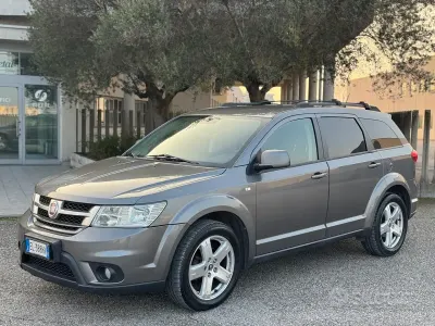 Usata Fiat Freemont 140 CV (102 kW) 2012 Grigio SUV