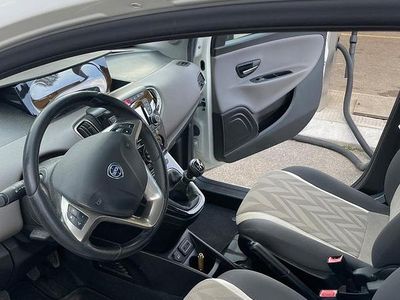 Usata Lancia Ypsilon 69 CV (50 kW) 2017 Bianco Utilitaria