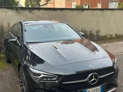 Käytetty Mercedes CLA200 Premium 150 HP (110 kW) 2023 Musta Sedan
