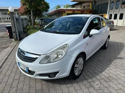 Usata Opel Corsa Enjoy 75 CV (55 kW) 2009 Bianco Utilitaria