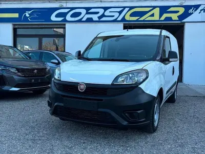 Usata Fiat Doblò S 105 CV (77 kW) 2022 Bianco Monovolume