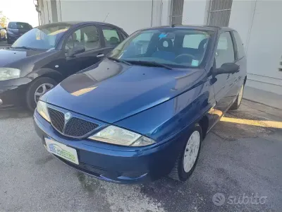 Usata Lancia Ypsilon 60 CV (44 kW) 2001 Blu Utilitaria