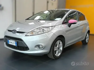 Usata Ford Fiesta 95 CV (69 kW) 2010 Grigio Berlina