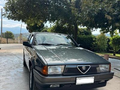 Usata Alfa Romeo 75 110 CV (80 kW) 1989 Grigio Berlina
