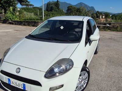 Usata Fiat Grande Punto 77 CV (56 kW) 2012 Bianco Utilitaria