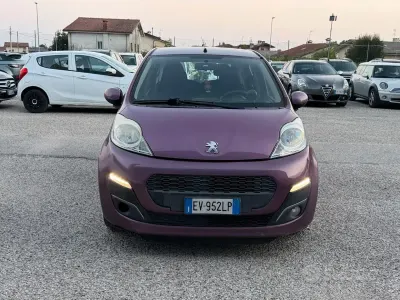 Usata Peugeot 107 Active 68 CV (50 kW) 2014 Viola Utilitaria
