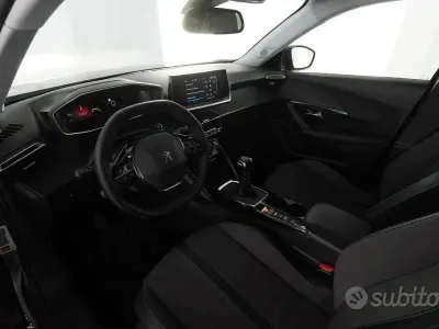 Usata Peugeot 2008 Allure 131 CV (96 kW) 2022 Grigio SUV