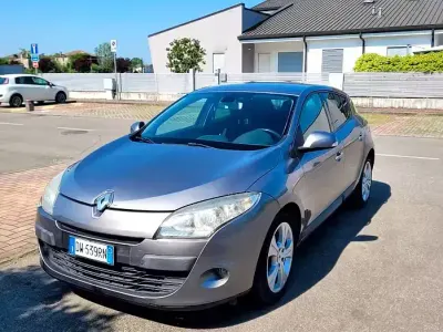Brugt Renault Mégane Dynamique 110 HK (80 kW) 2009 Grå Sedan