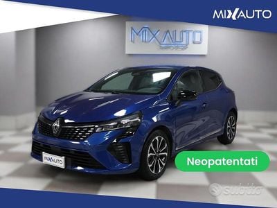 Usata Renault Clio V Techno 91 CV (66 kW) 2025 Blu Berlina
