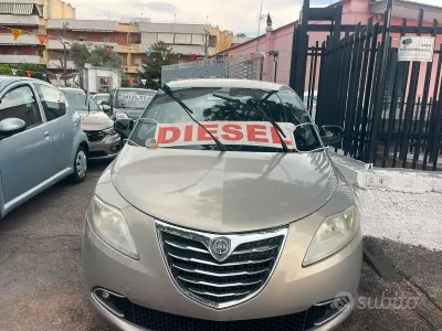 Usata Lancia Ypsilon Silver 75 CV (55 kW) 2012 Marrone Utilitaria