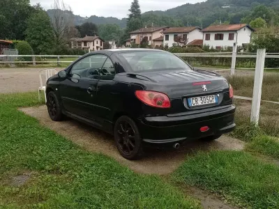 Usata Peugeot 206 CC 109 CV (80 kW) 2004 Nero Cabrio