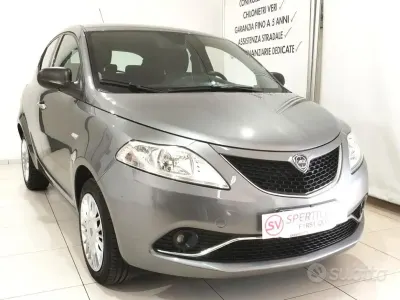 Usata Lancia Ypsilon Silver 69 CV (50 kW) 2016 Grigio Utilitaria