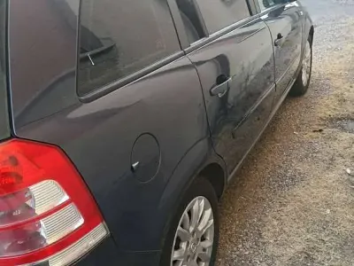 Usata Opel Zafira Cosmo 140 CV (102 kW) 2009 Monovolume
