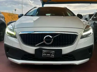 Usata Volvo V40 CC 120 CV (88 kW) 2018 Bianco Station wagon