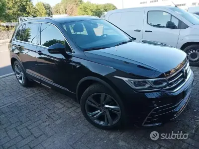 Usata VW Tiguan R-line 150 CV (110 kW) 2021 Nero SUV