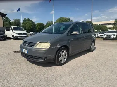 Usata VW Touran Trendline 140 CV (102 kW) 2005 Grigio / gray Monovolume