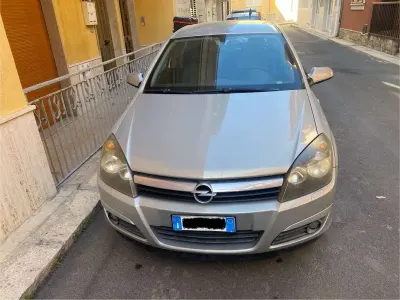 Usata Opel Astra Cosmo 120 CV (88 kW) 2005 Grigio Berlina