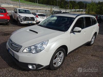 Usata Subaru Outback Trend 150 CV (110 kW) 2012 Bianco SUV