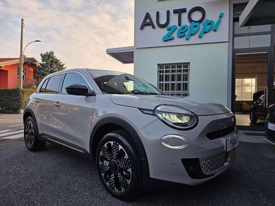 Crema cappuccino metallizzato Usata 2025 Fiat 600 La Prima SUV | 23.900 € (Cara)