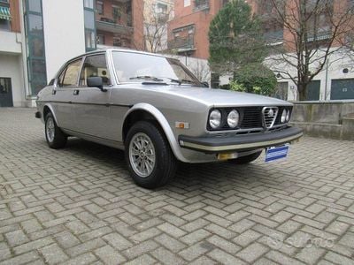 Usata Alfa Romeo Alfetta 125 CV (91 kW) 1981 Grigio metallizzato Berlina