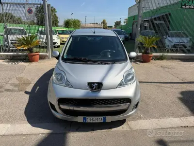 Usata Peugeot 107 Active 68 CV (50 kW) 2011 Grigio Utilitaria