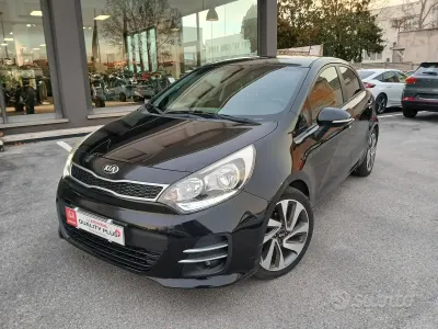 Begagnad Kia Rio 75 HK (55 kW) 2015 Svart Sedan