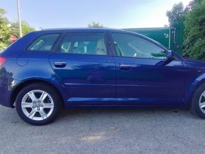 Usata Audi A3 Sportback Ambition 105 CV (77 kW) 2011 Blu/azzurro Utilitaria