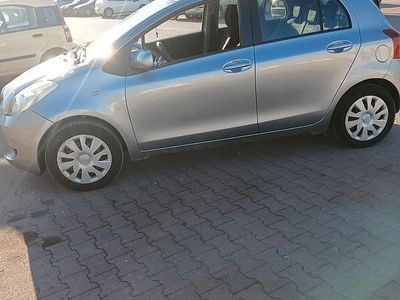 Usata Toyota Yaris 68 CV (50 kW) 2006 Grigio Utilitaria