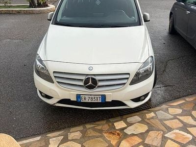 Usata Mercedes B180 90 CV (66 kW) 2013 Bianco Monovolume