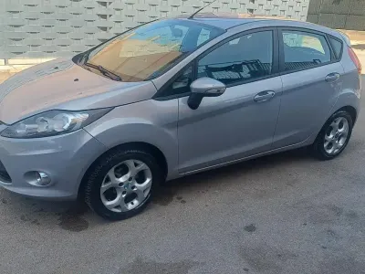Usata Ford Fiesta 60 CV (44 kW) 2012 Grigio Berlina
