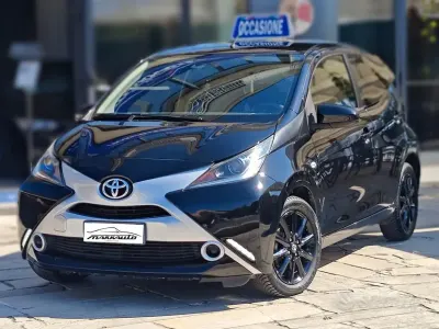 Usata Toyota Aygo X-play 69 CV (50 kW) 2018 Nero Utilitaria