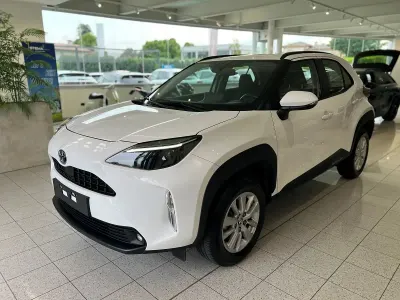 Usata Toyota Yaris Business Edition 92 CV (67 kW) 2023 Bianco pastello Utilitaria
