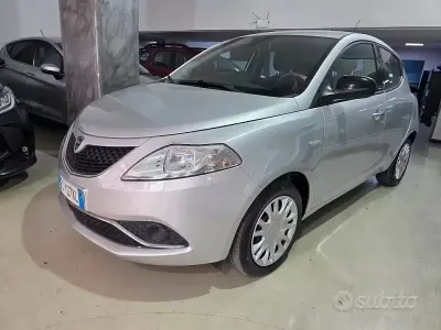 Usata Lancia Ypsilon 69 CV (50 kW) 2016 Grigio Utilitaria
