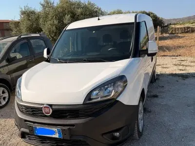 Usata Fiat Doblò 105 CV (77 kW) 2019 Bianco Monovolume