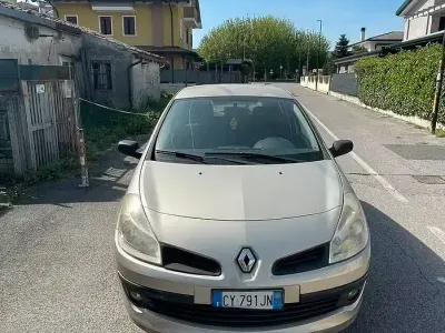 Usata Renault Clio II 75 CV (55 kW) 2006 Berlina