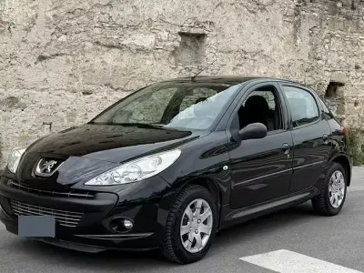 Usata Peugeot 206+ 68 CV (50 kW) 2010 Nero Utilitaria