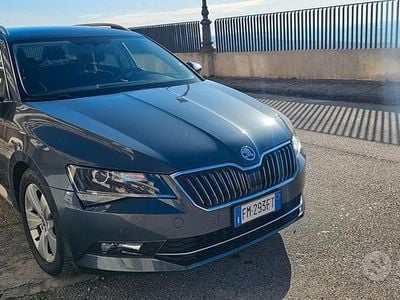 Usata Skoda Superb Executive 190 CV (139 kW) 2017 Grigio Station wagon