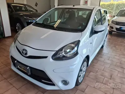 Brugt Toyota Aygo Connect Style 68 HK (50 kW) 2012 Hvid Hatchback