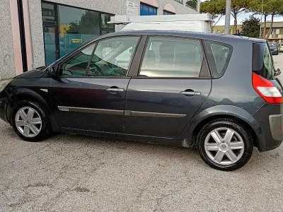 Usata Renault Scénic 100 CV (73 kW) 2005 Monovolume