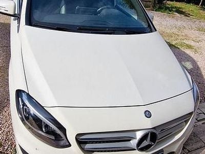 Usata Mercedes B180 109 CV (80 kW) 2015 Bianco Monovolume