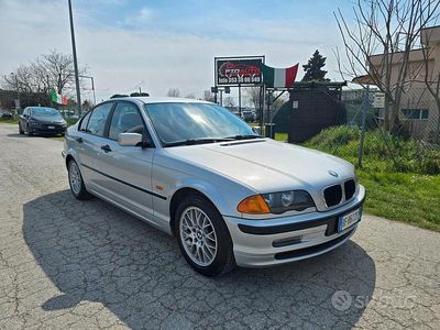 Usata BMW 318 1999 Grigio Berlina
