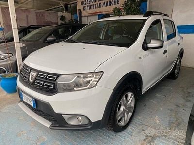 Usata Dacia Sandero Lauréate 90 CV (66 kW) 2016 Bianco Berlina