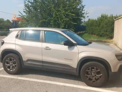 Usata Jeep Avenger Longitude 101 CV (74 kW) 2024 Beige SUV