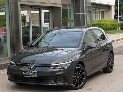 Usata VW Golf VIII Life 110 CV (80 kW) 2022 Grigio urano Berlina
