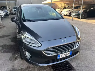Usata Ford Fiesta 85 CV (62 kW) 2018 Grigio Utilitaria