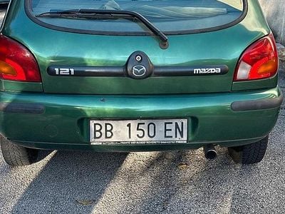 Usata Mazda 121 72 CV (52 kW) 1998 Verde Berlina