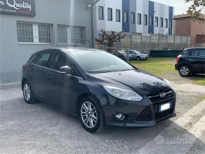 Käytetty Ford Focus Titanium 116 HP (85 kW) 2012 Sininen Sedan